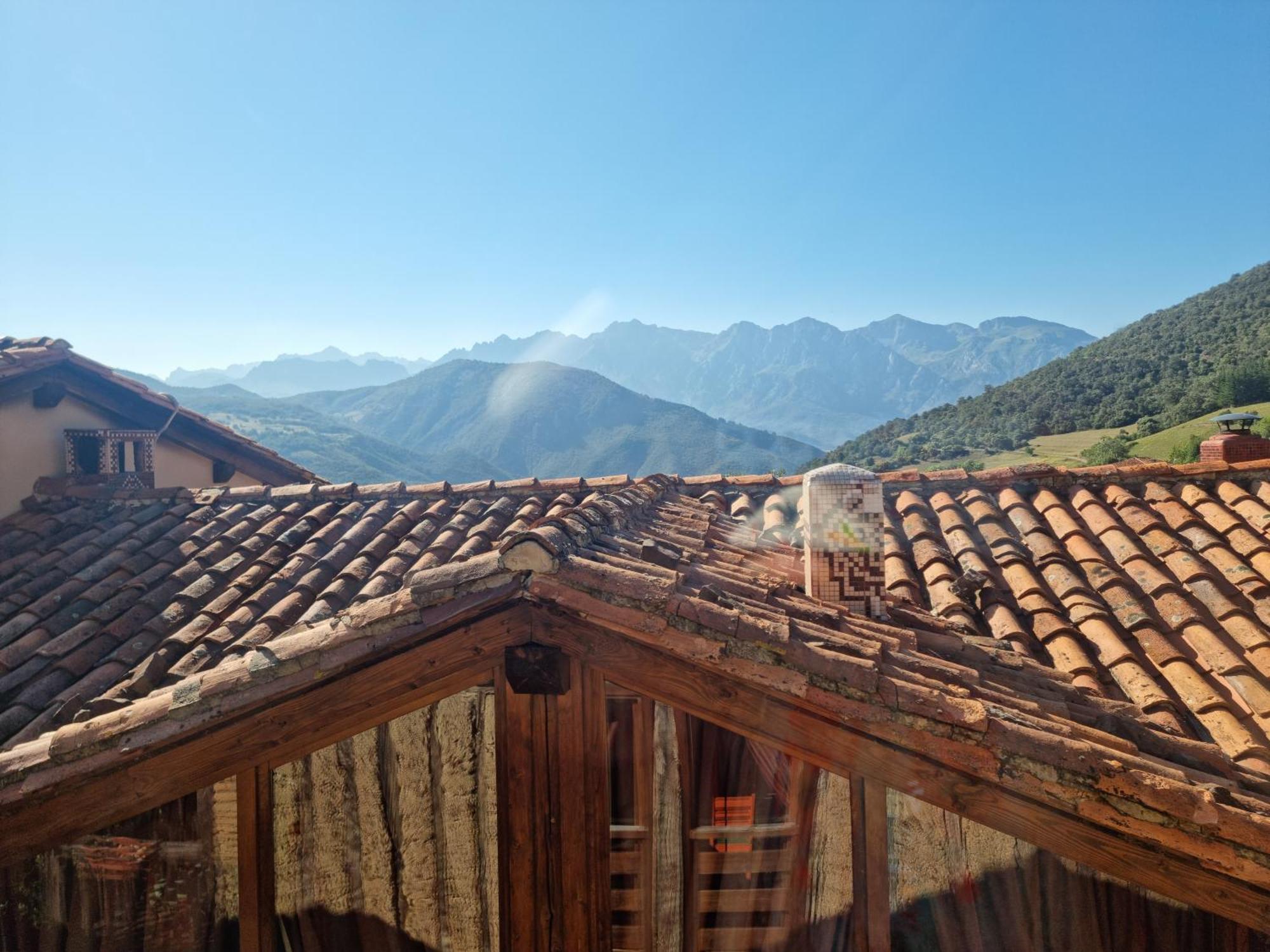 La Casa De Las Chimeneas Tudes Exterior photo