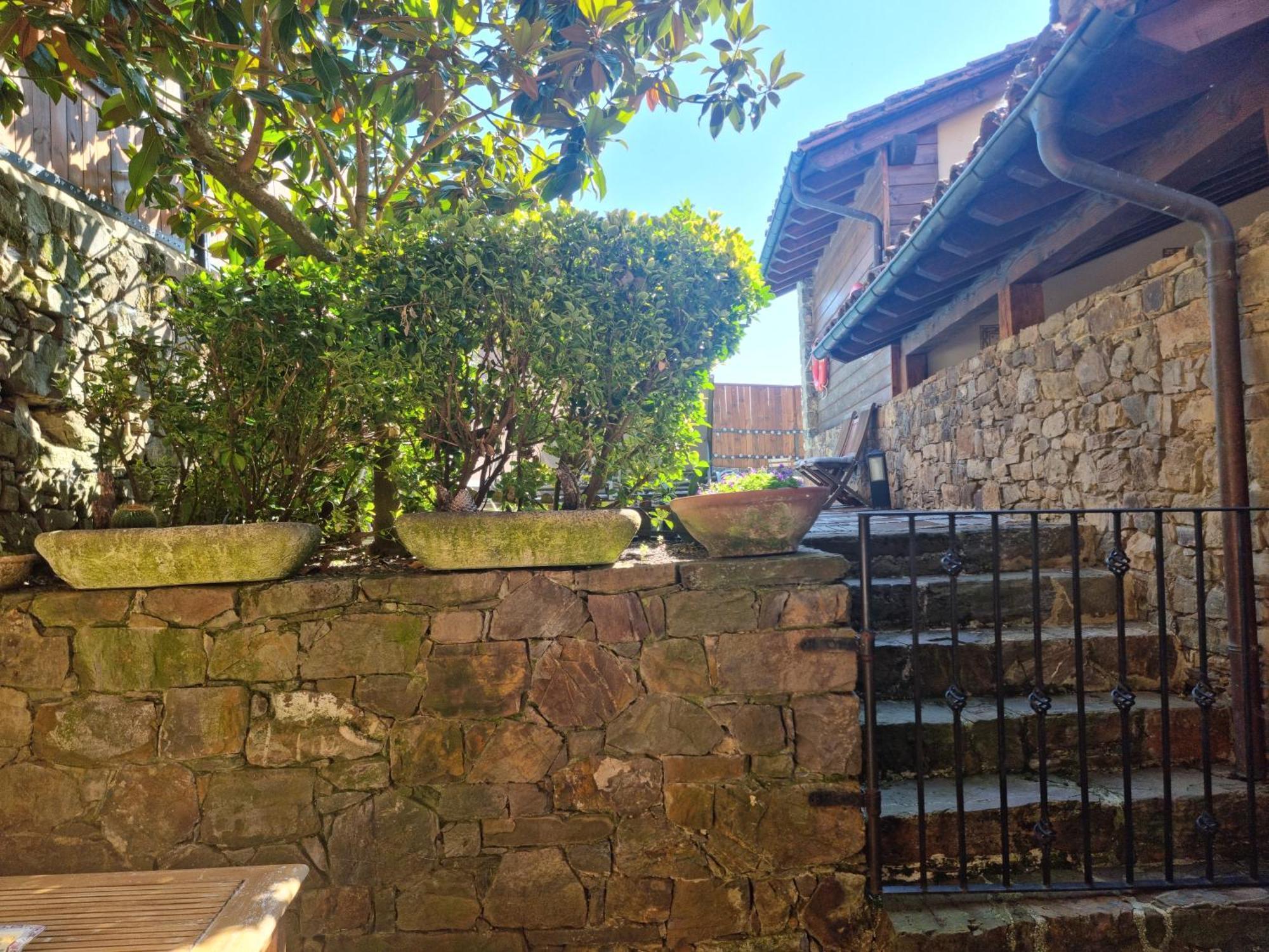 La Casa De Las Chimeneas Tudes Exterior photo